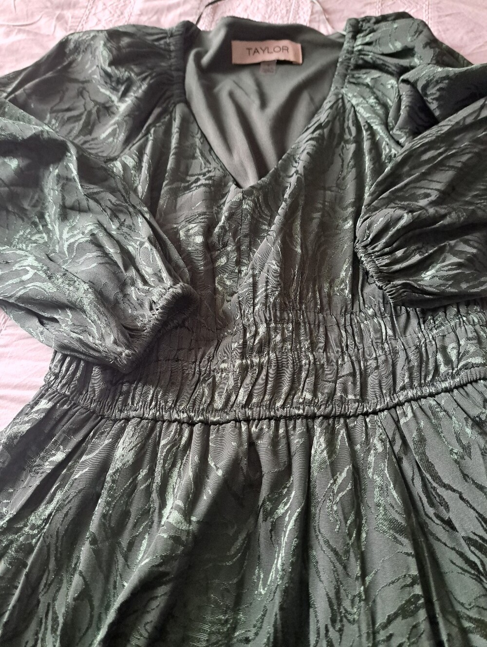 TAYLOR Long Sleeve V-Neck Maxi Dress GREEN embossed smocked lined flowy Small - Picture 5 of 12